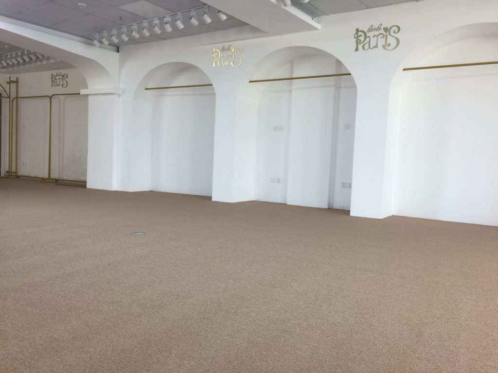 Không gian cửa hàng, văn phòng trở nên thu hút hơn khi được trải thảm văn phòng Na