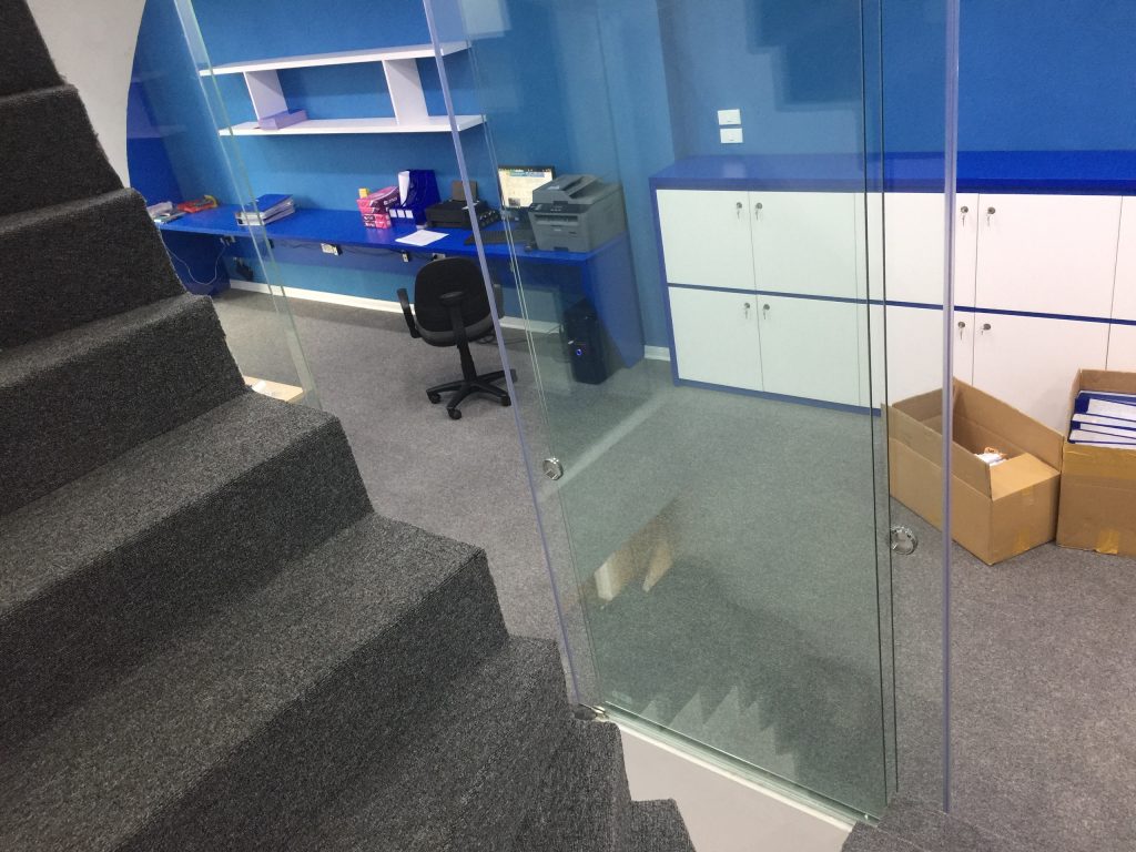 Các góc được làm bằng và đều không bị chênh lệch so với bậc cầu thang