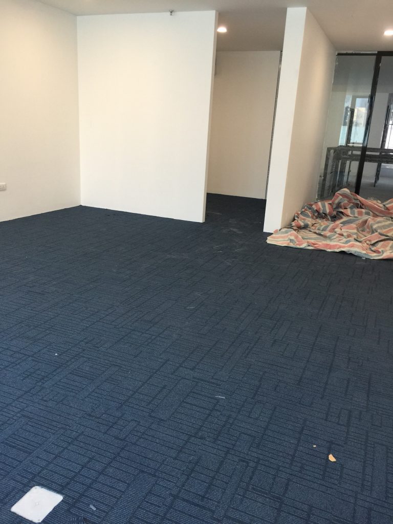 Hoa văn của thảm tấm ghép đều rất hiện đại, trẻ trung