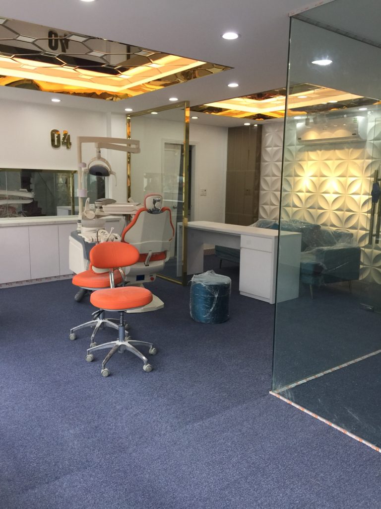 Thảm MHC được trải rất phẳng phiu và vuông vắn